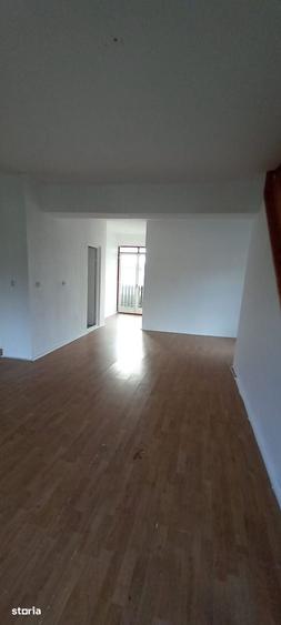Apartament cu 5 camere în Central
