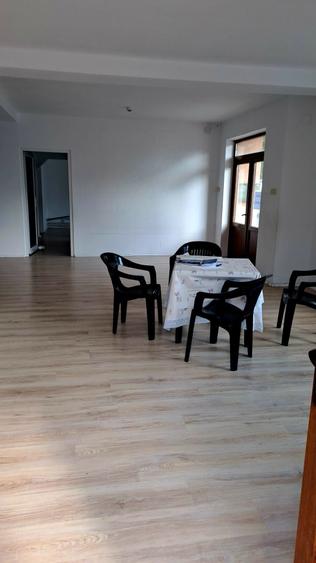 Casă cu 4 camere în 9 Mai