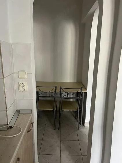 Garsonieră decomandată în Central