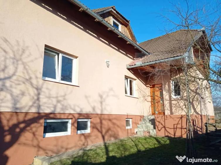 Casă cu 5 camere cu Teren 486 Mp în Petriceni