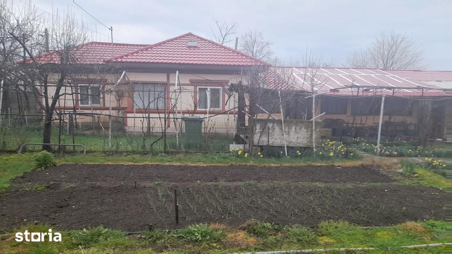 Casă cu 6 camere cu Teren 1760 Mp în Măldăeni