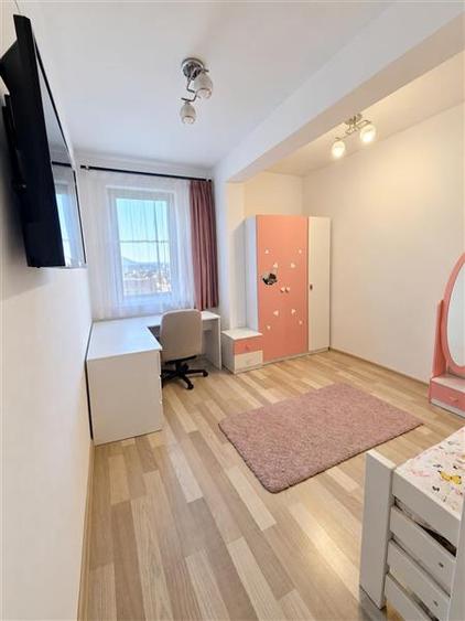 Apartament cu 3 camere nedecomandat, mobilat în Tractorul
