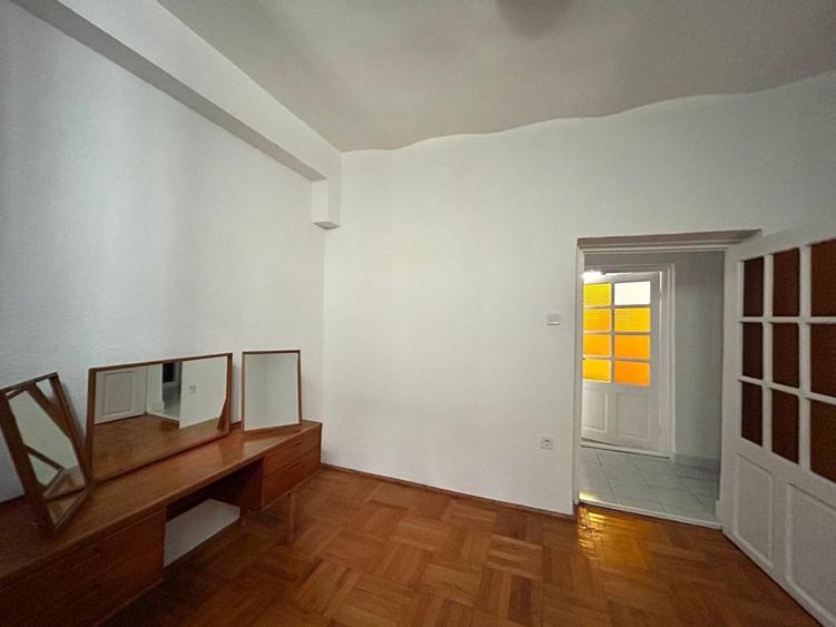 Apartament cu 6 camere decomandat în Grădina Icoanei