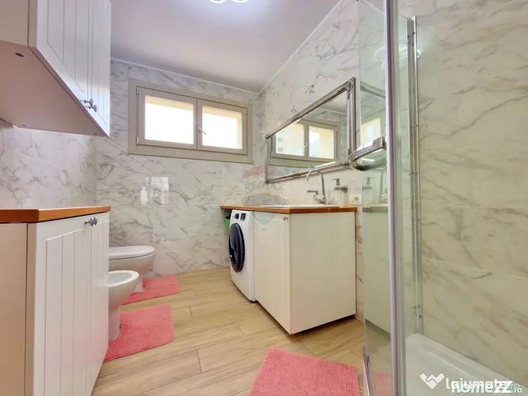 Casă cu 7 camere cu Teren 357 Mp în Romanilor