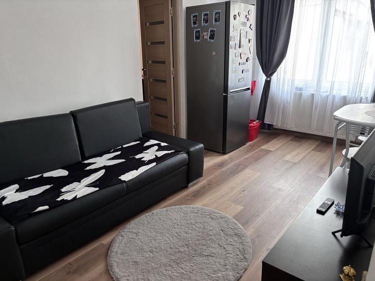 Se ofera spre vanzare apartament cu 3 camere - 2