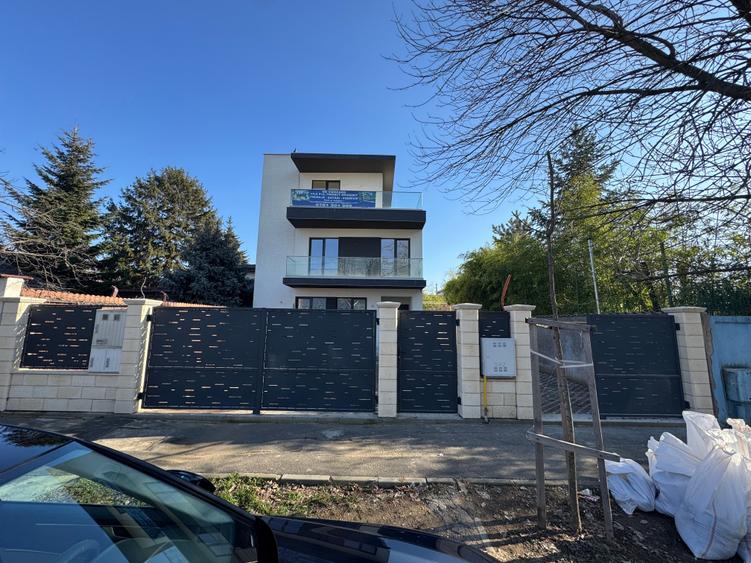 Duplex cu 5 camere cu Canalizare în Bucureștii Noi