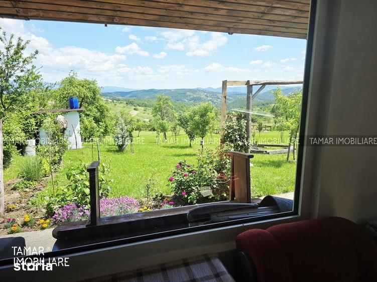 Casă cu 2 camere cu Teren 8800 Mp în Gurahonț