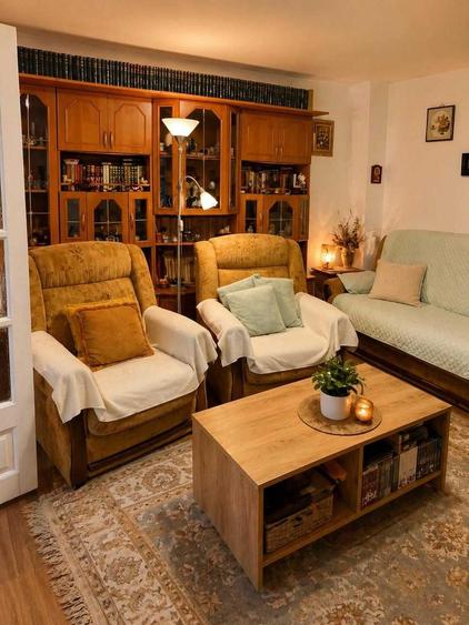 Casă cu 3 camere semidecomandat în Central