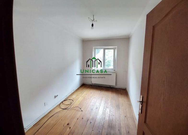 Apartament cu 3 camere decomandat, mobilat în Voineasa