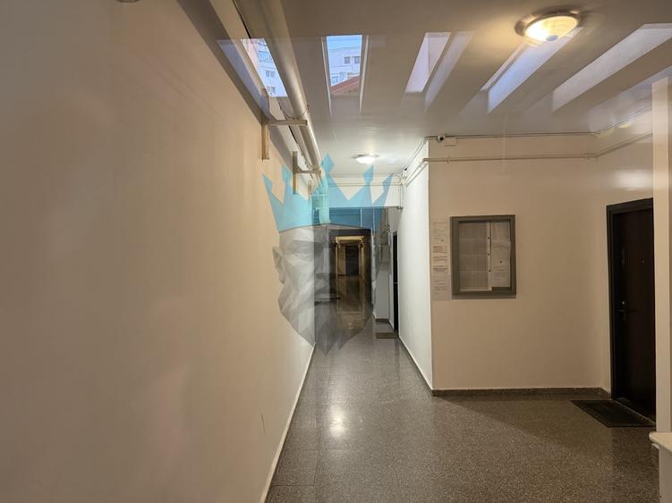 Apartament cu 2 camere semidecomandat, mobilat în P-ța Alba Iulia