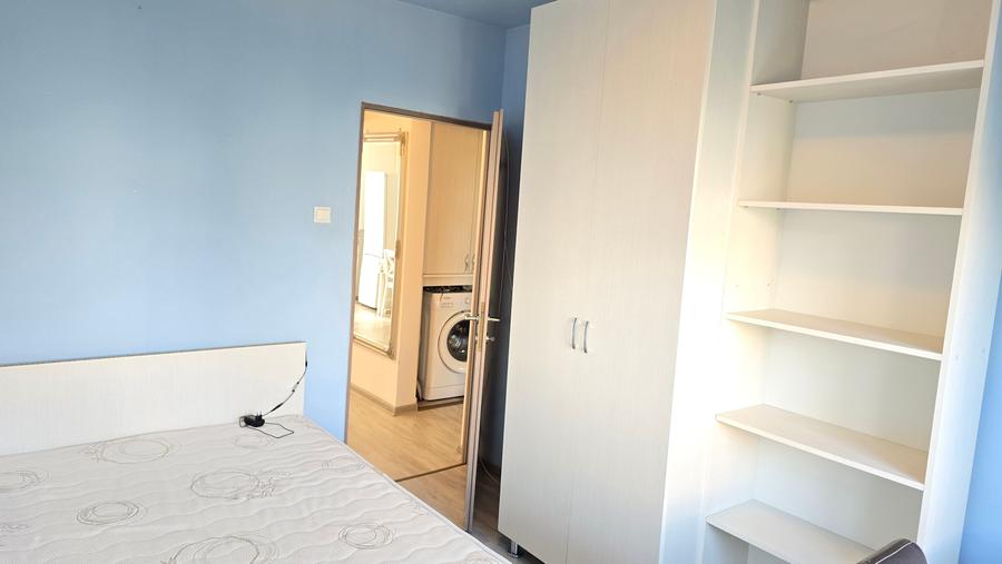 Apartament cu 4 camere decomandat în Liliacului
