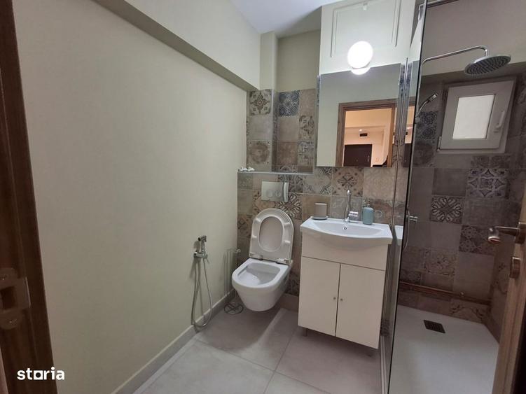 Apartament cu 3 camere decomandat, mobilat în Calea București