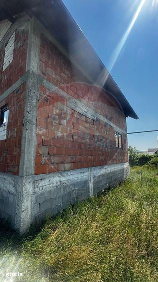 Casă cu 6 camere cu Teren 1000 Mp în Costâna