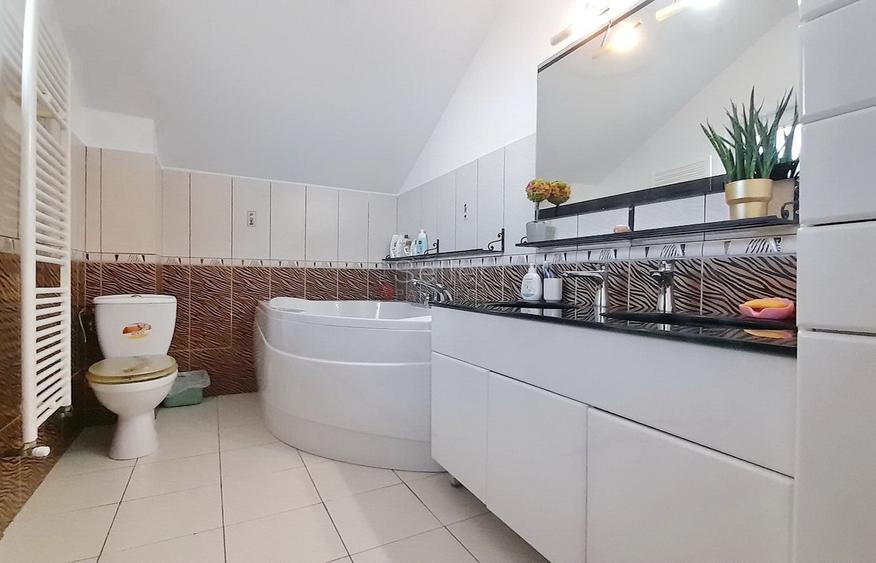 Casă individuală cu 5 camere cu Canalizare în Sânpetru