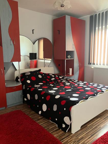 Apartament cu 3 camere decomandat în Lacul Tei