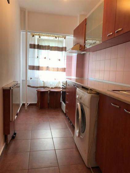 Garsonieră decomandată, mobilată în Tei