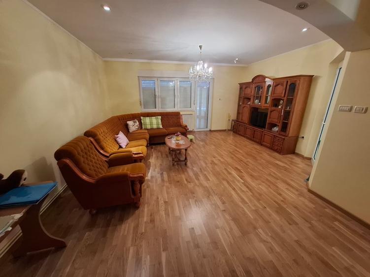 Casă individuală cu 4 camere cu Garaj în Funcționarilor