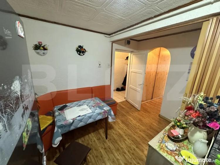 Apartament cu 3 camere semidecomandat în Gojdu