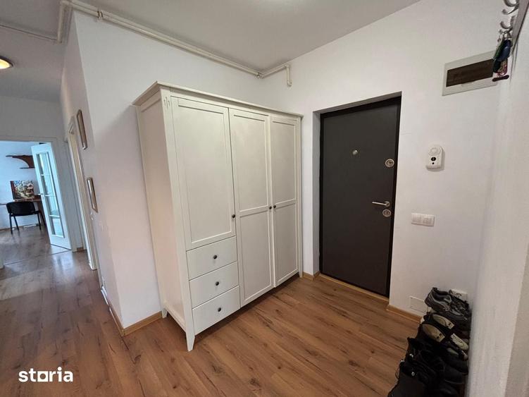Apartament cu 3 camere decomandat în Europa