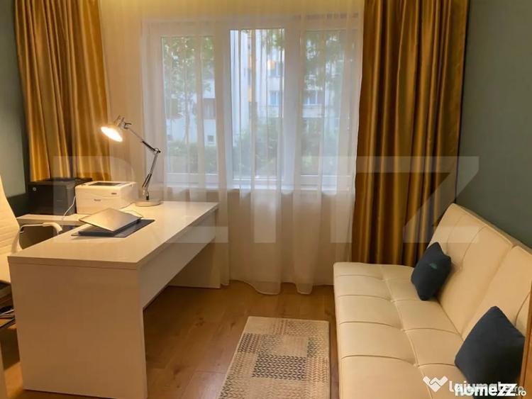 Apartament cu 4 camere semidecomandat în Plopilor