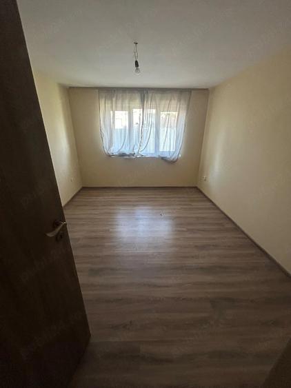 Apartament cu 3 camere nedecomandat în Mogoșoaia