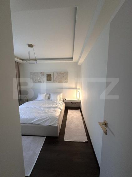 Apartament cu 3 camere semidecomandat, mobilat în Sud