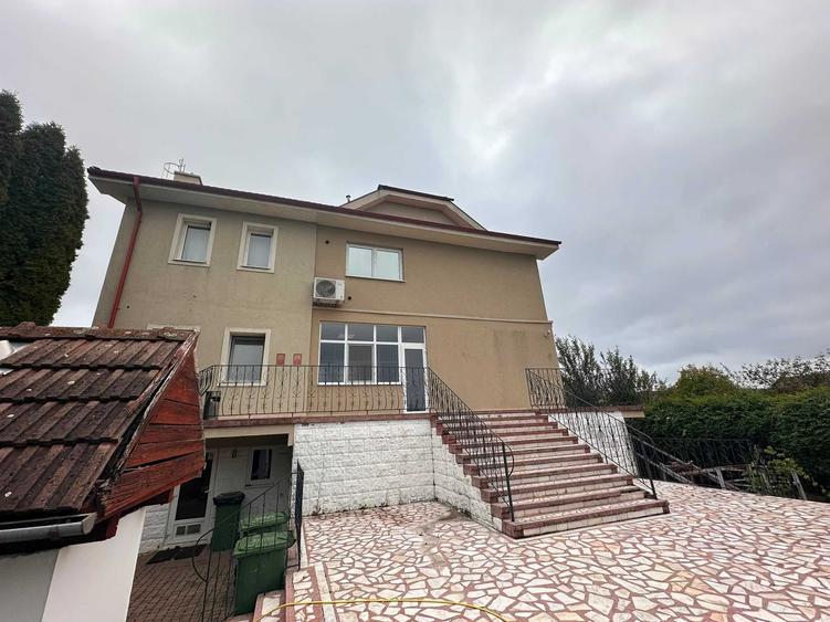 Spațiu comercial, de 1,000 mp, în Sângeorgiu de Mureș