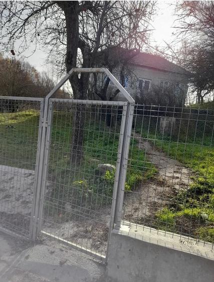 Casă cu Teren 2400 Mp în Berislăvești