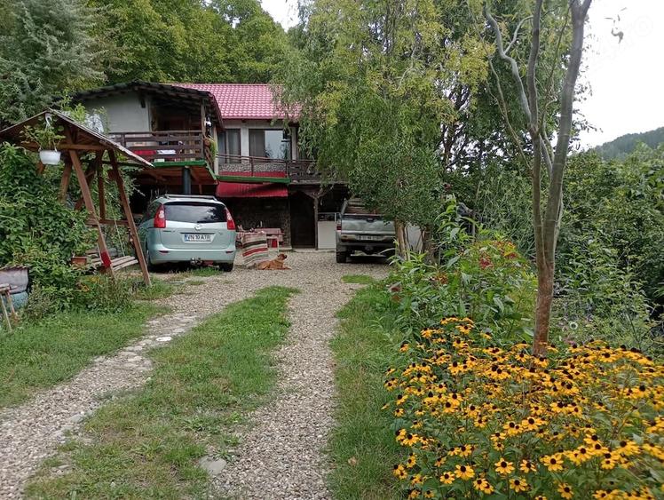 Casă cu 2 camere cu Teren 2000 Mp în Podu Șchiopului