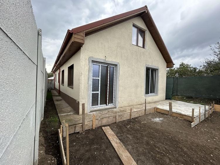 Casă cu 3 camere în Lumina