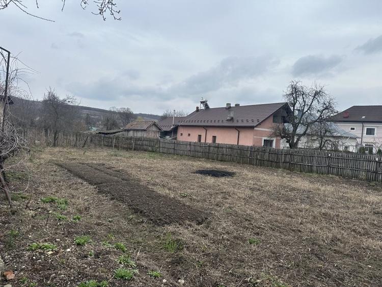 Teren Construcții intravilan de 1304 mp, în Gorganu