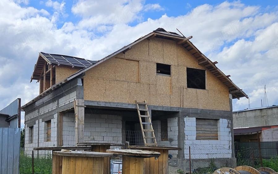 Casă cu Teren 300 Mp în Central