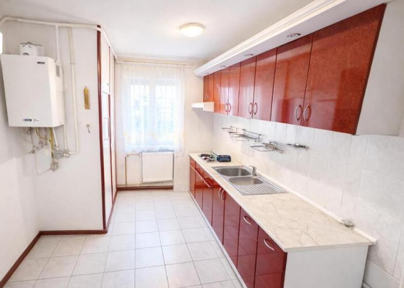 Apartament cu 4 camere decomandat, mobilat în Răcădău