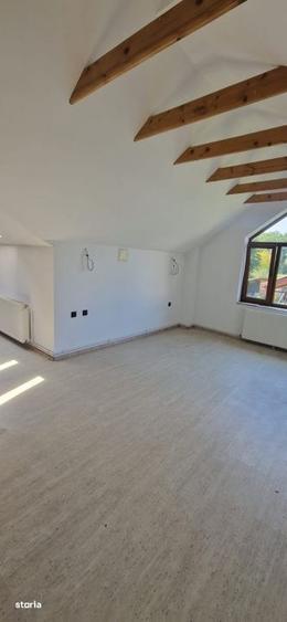 Casă cu 4 camere în Moșoaia