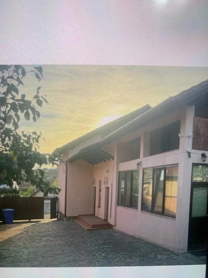 Casă cu Teren 600 Mp în Central
