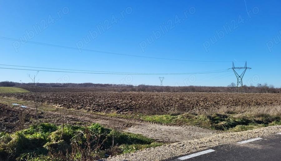 Teren de 10614 mp, în Mareș