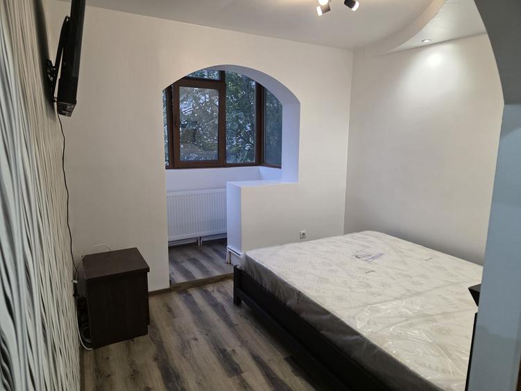 Apartament cu 3 camere decomandat în Obor