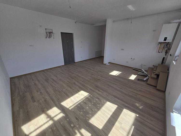 Apartament cu 2 camere semidecomandat în Moșnița Nouă
