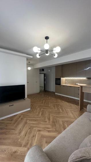 Apartament cu 2 camere semidecomandat în Pietroasa