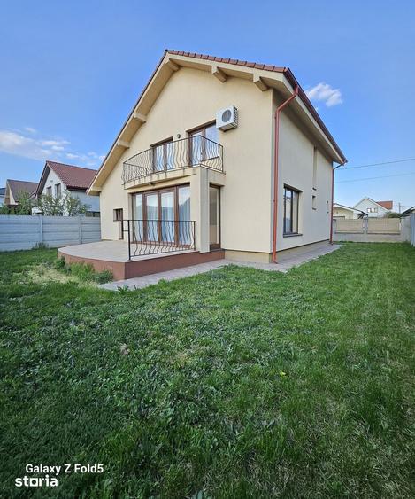 Casă cu 4 camere cu Teren 490 Mp în Central
