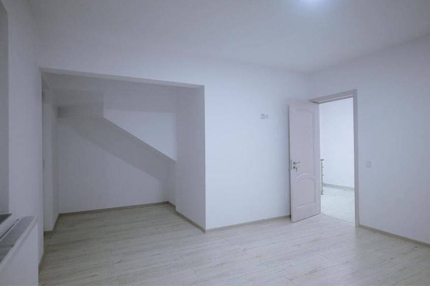 Casă cu 4 camere cu Teren 300 Mp în Micro 3