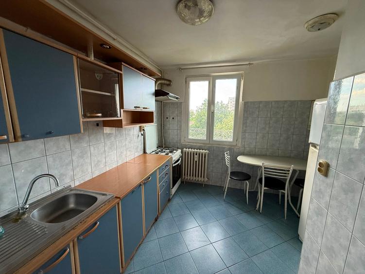 Apartament cu 3 camere decomandat în Drumul Taberei