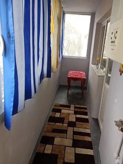Apartament cu 3 camere semidecomandat în Micro 3
