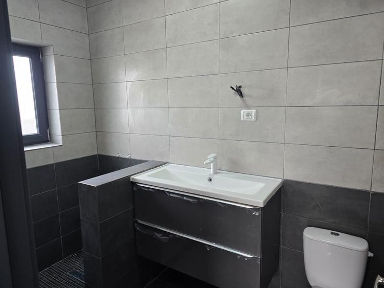 Casă cu 4 camere în Ișalnița
