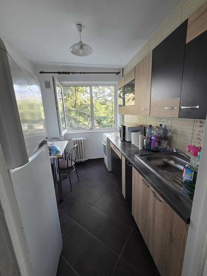 Apartament cu 2 camere decomandat în 1 Mai