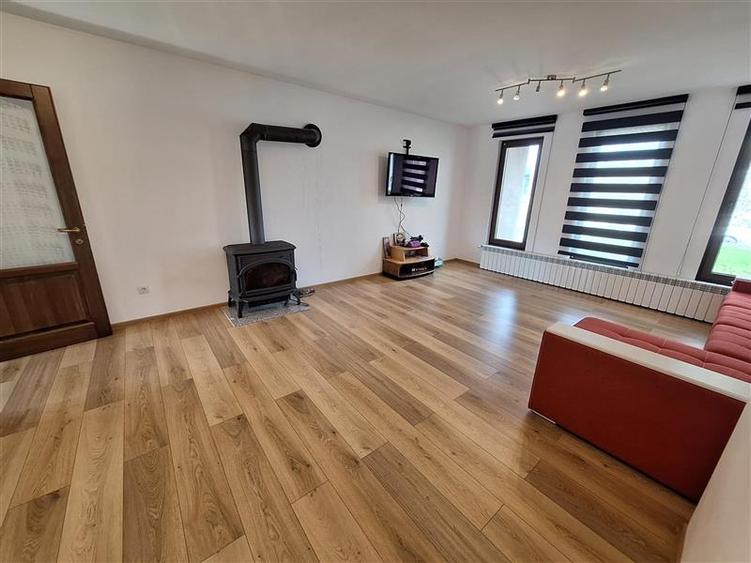 Casă individuală cu 4 camere cu Teren 1000 Mp în 9 Mai
