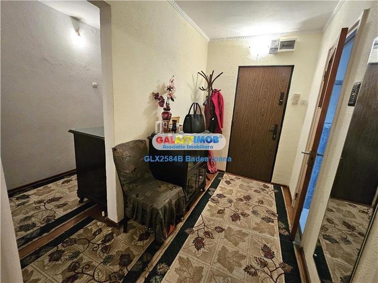 Apartament cu 4 camere decomandat în Titan