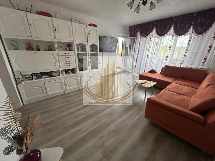Apartament cu 5 camere decomandat, mobilat în UMT