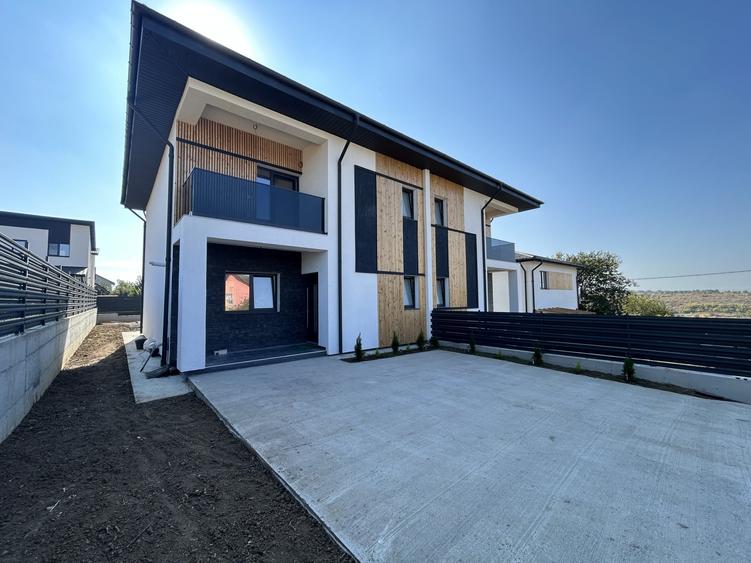 Duplex cu 4 camere cu Canalizare în Vișani