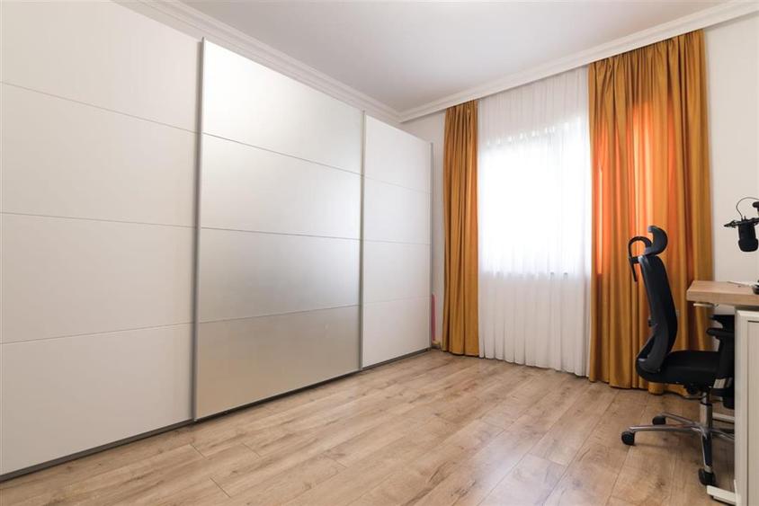 Casă cu 4 camere cu Teren 490 Mp în Aeroport